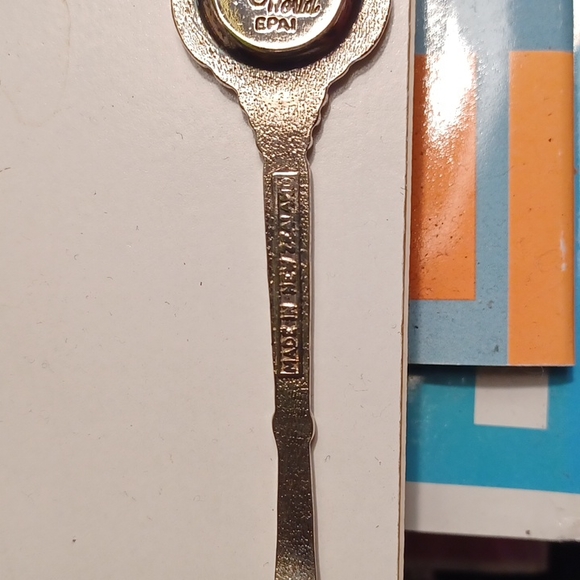 Vintage American Motif Collector Spoons- Set of 16 - Picture 8 of 16